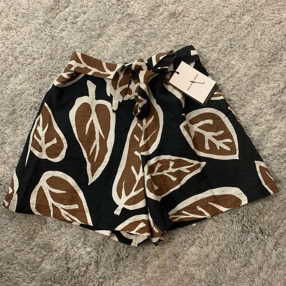 Women's Mid Thigh Relaxed Fit Shorts Who What Wear - Picture 2 of 4